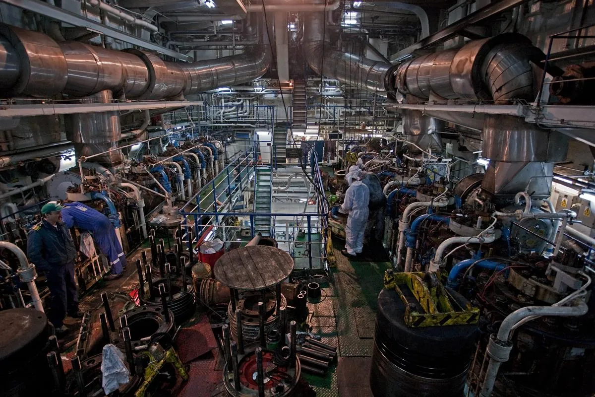 Engine maintenance operations