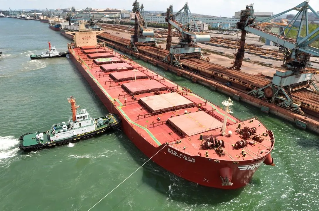 Bulk vessel in port